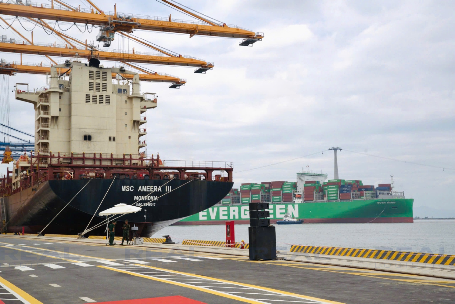khanh-thanh-ben-cang-container-quoc-te-so-3-va-4-lach-huyen (2).webp